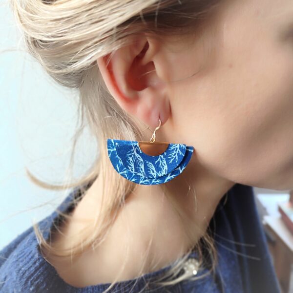 BOUCLES D'OREILLES LARGE EVENTAIL DORÉES A L'OR FIN – Image 3