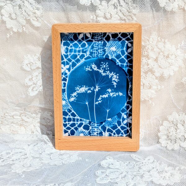 CADRE CYANOTYPE UNIQUE BLEU FLEUR ET DENTELLE