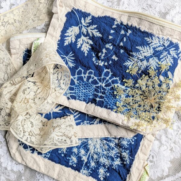 TROUSSE TISSU CYANOTYPE VEGETAL ET DENTELLE